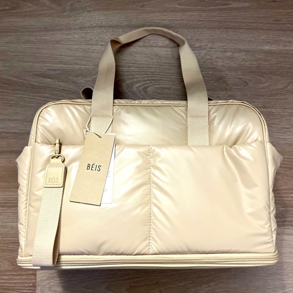NWT BEIS The Expandable Duffle in Beige
